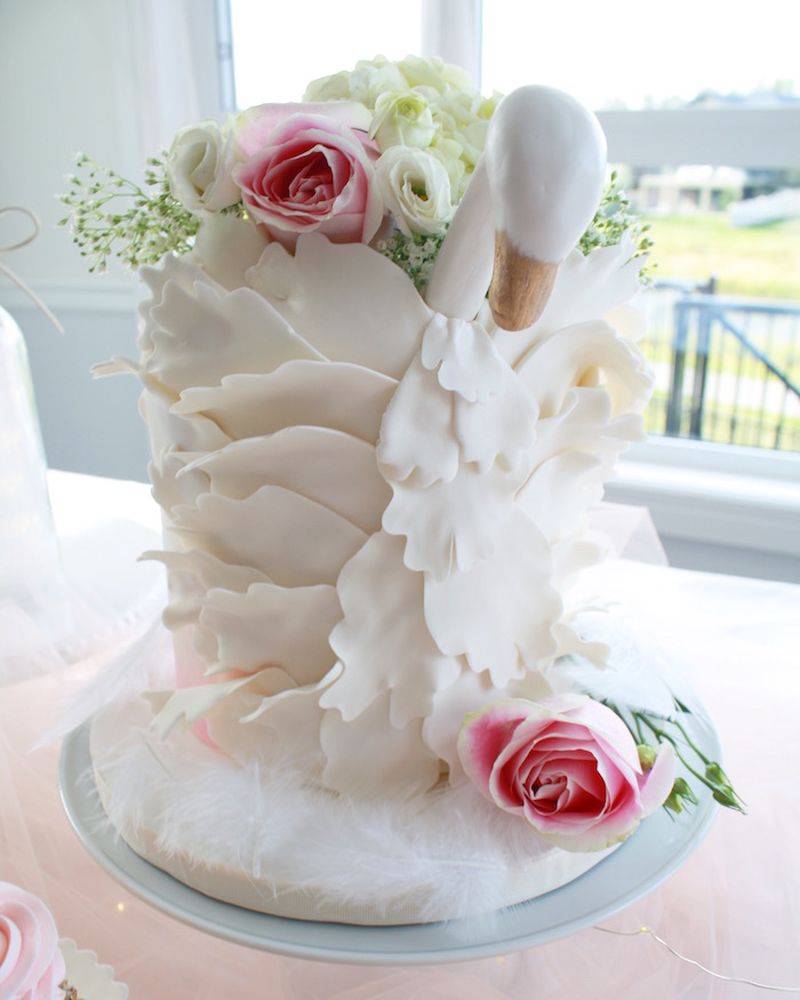 Свадебные торты с лебедями - a1145